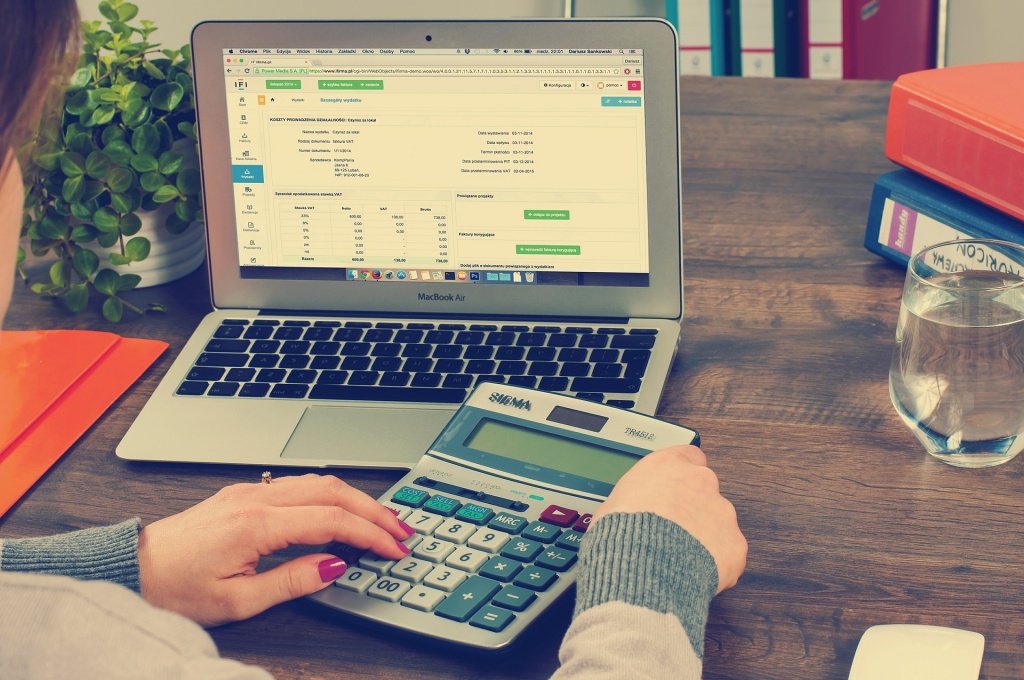 bookkeeping-615384_1920.jpg